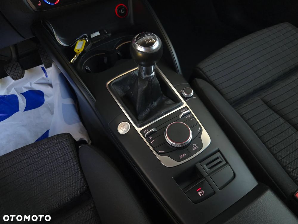 Audi A3 Sportback 2.0 TDI (clean diesel) quattro Ambiente - 25