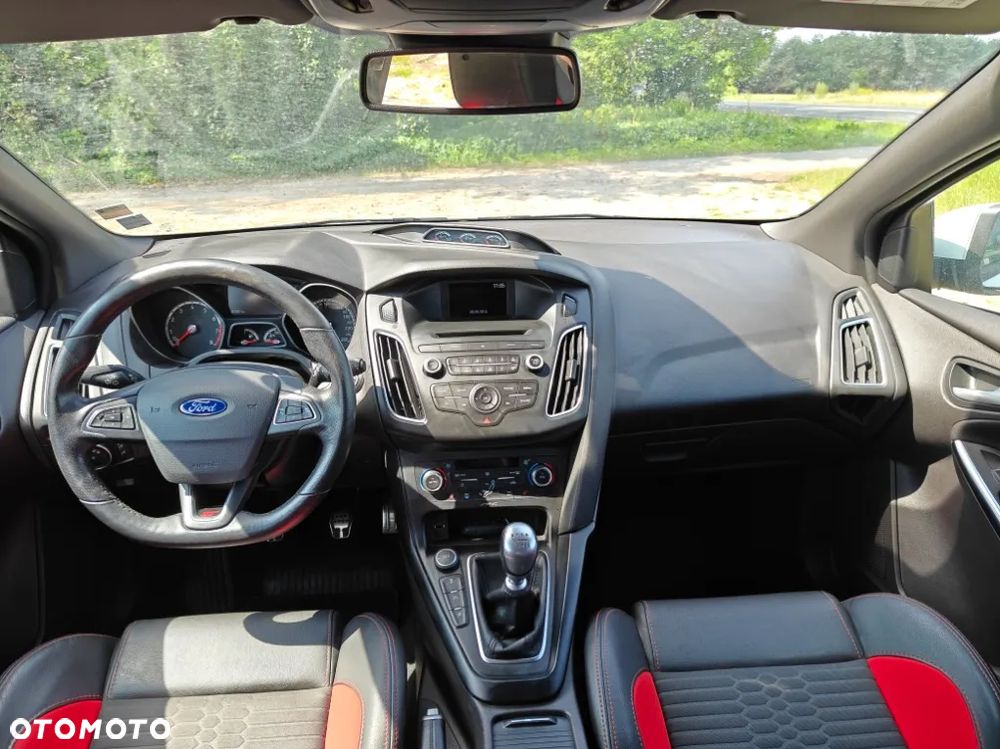 Ford Focus 2.0 EcoBoost ST mit Leder-Sport-Paket - 13