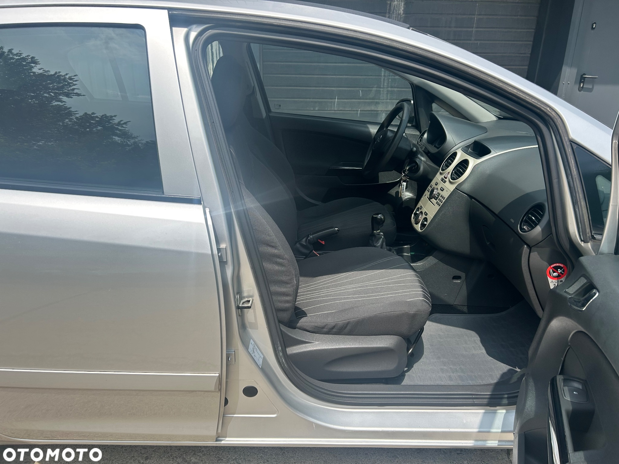 Opel Corsa 1.2 16V Cosmo - 9