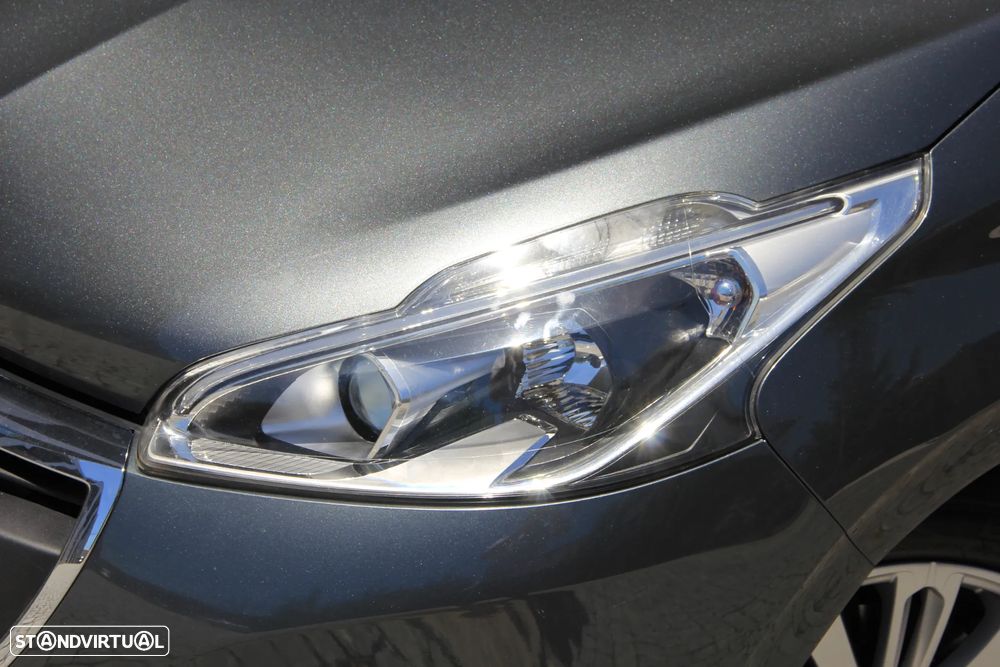 Peugeot 208 1.2 PureTech Style - 10
