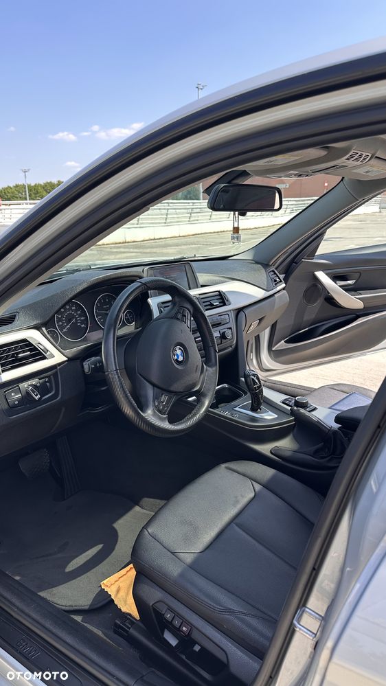 BMW Seria 3 320i - 20