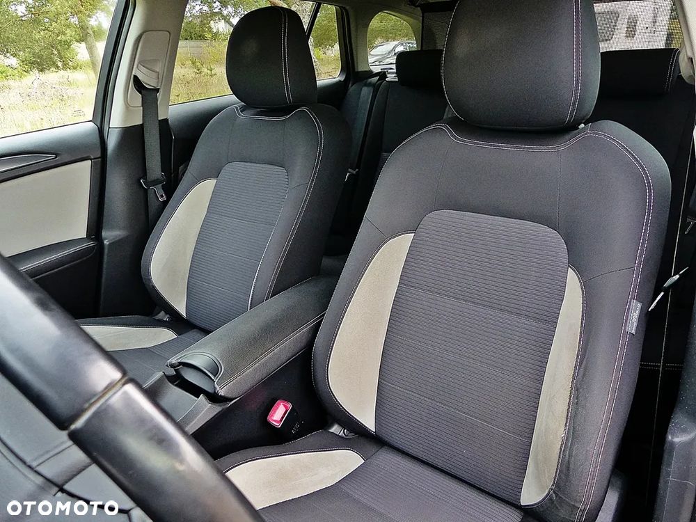 Toyota Avensis 2.0 D-4D Premium - 21