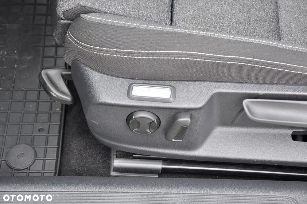 Volkswagen Passat - 13