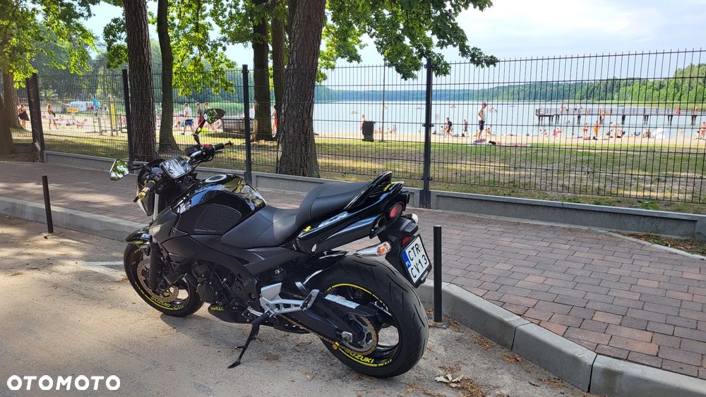 Suzuki GSR - 10