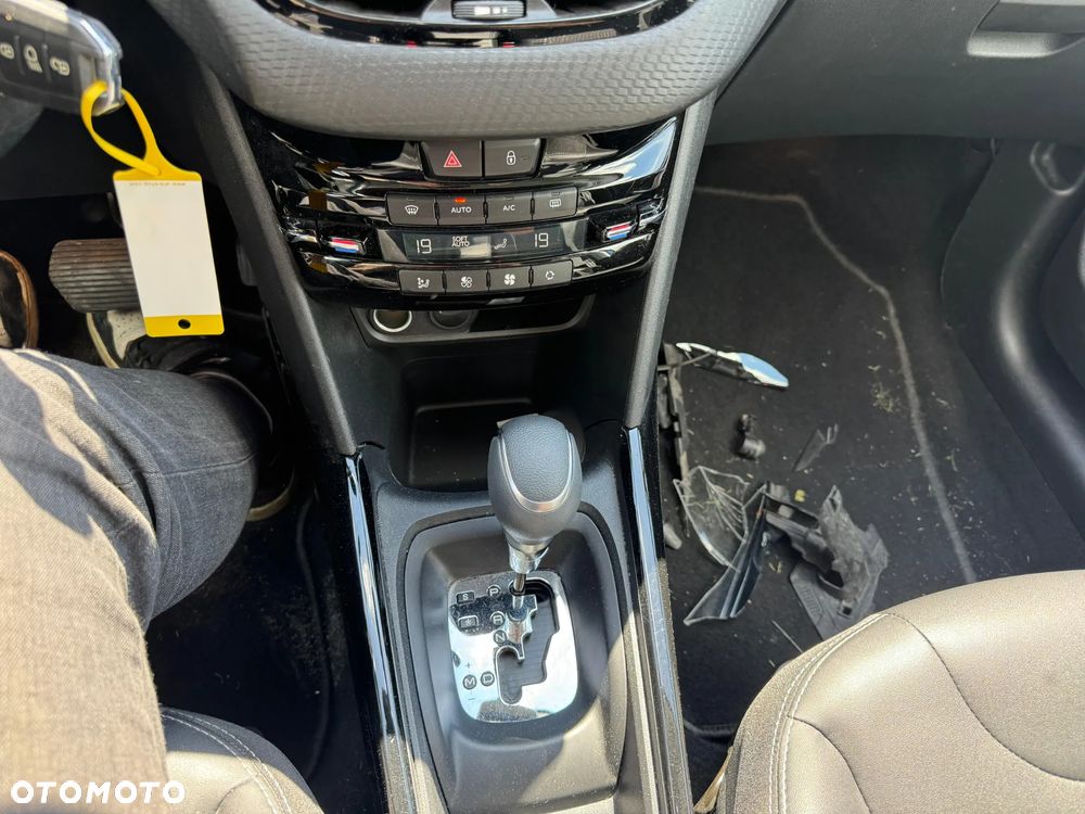 Peugeot 2008 PureTech 130 Stop&Start EAT6 Allure - 15