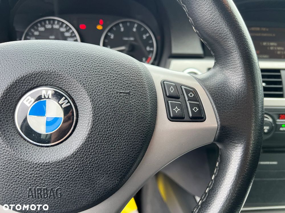 BMW Seria 3 320i - 16