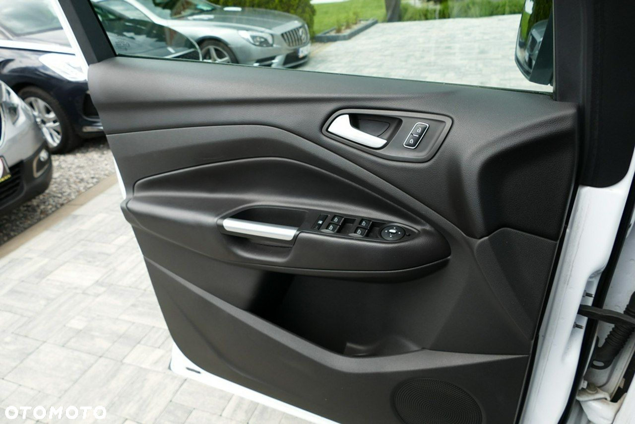Ford Kuga 2.0 TDCi 2x4 Titanium - 18