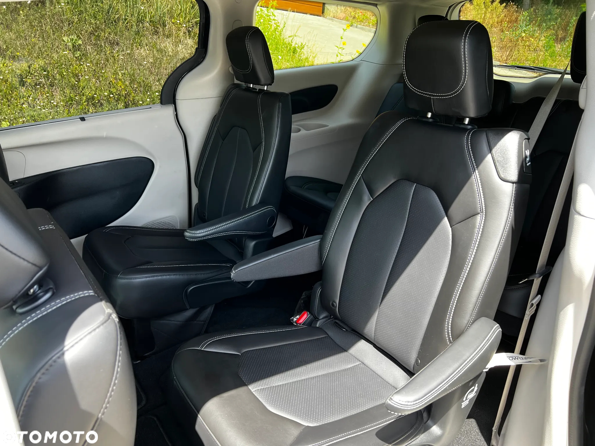 Chrysler Pacifica - 8