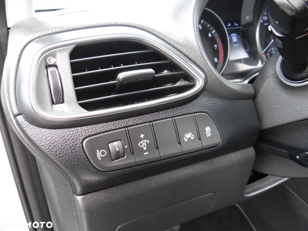 Hyundai i30 Kombi 1.4 Passion Plus - 25