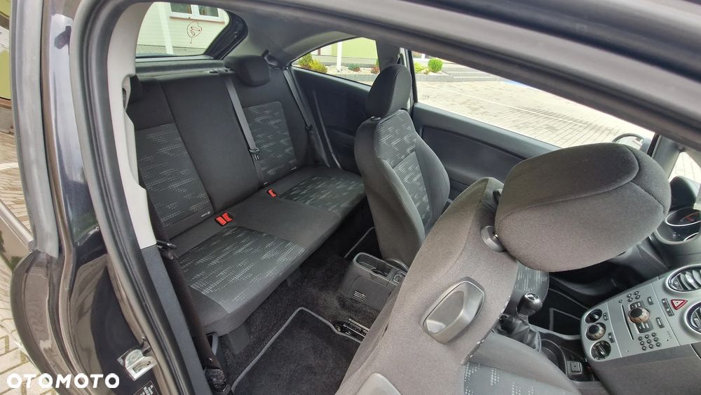 Opel Corsa - 25