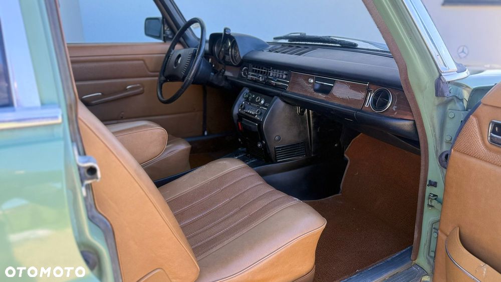 Mercedes-Benz 280 - 12