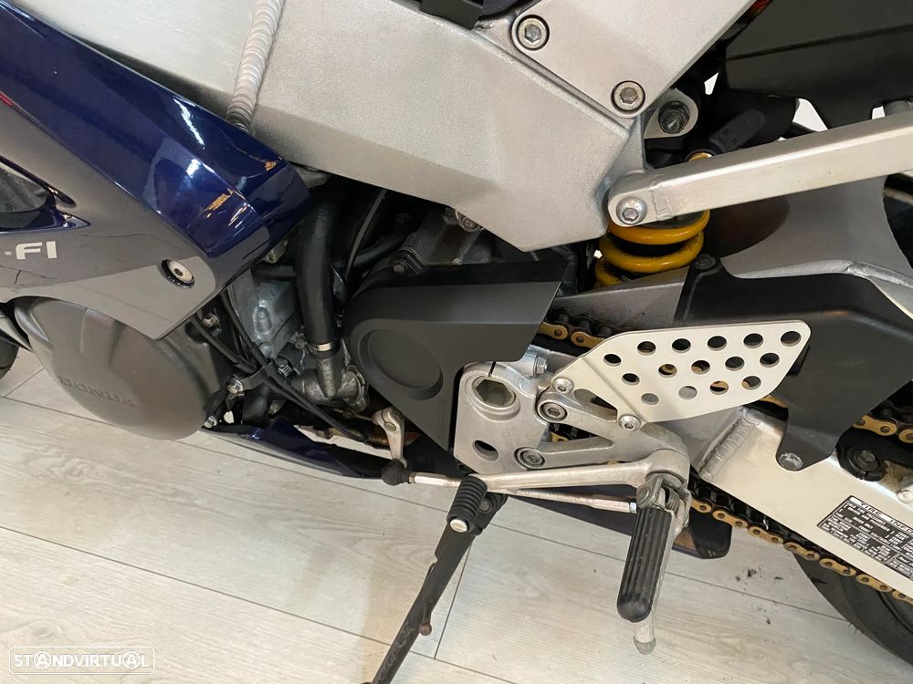 Honda CBR FIREBLADE CBR 900RR - 18