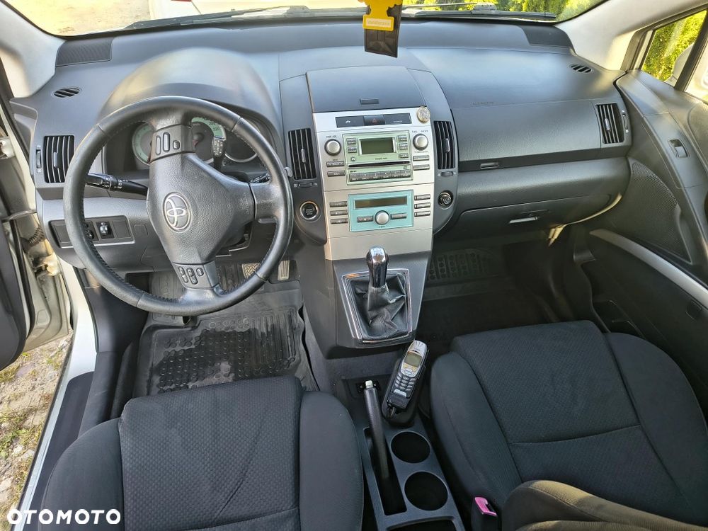 Toyota Corolla Verso - 7