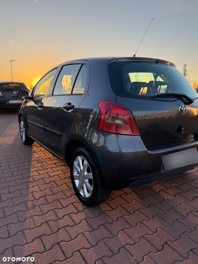 Toyota Yaris - 23