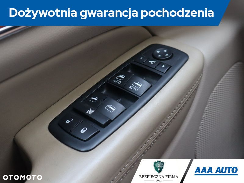 Jeep Grand Cherokee - 22