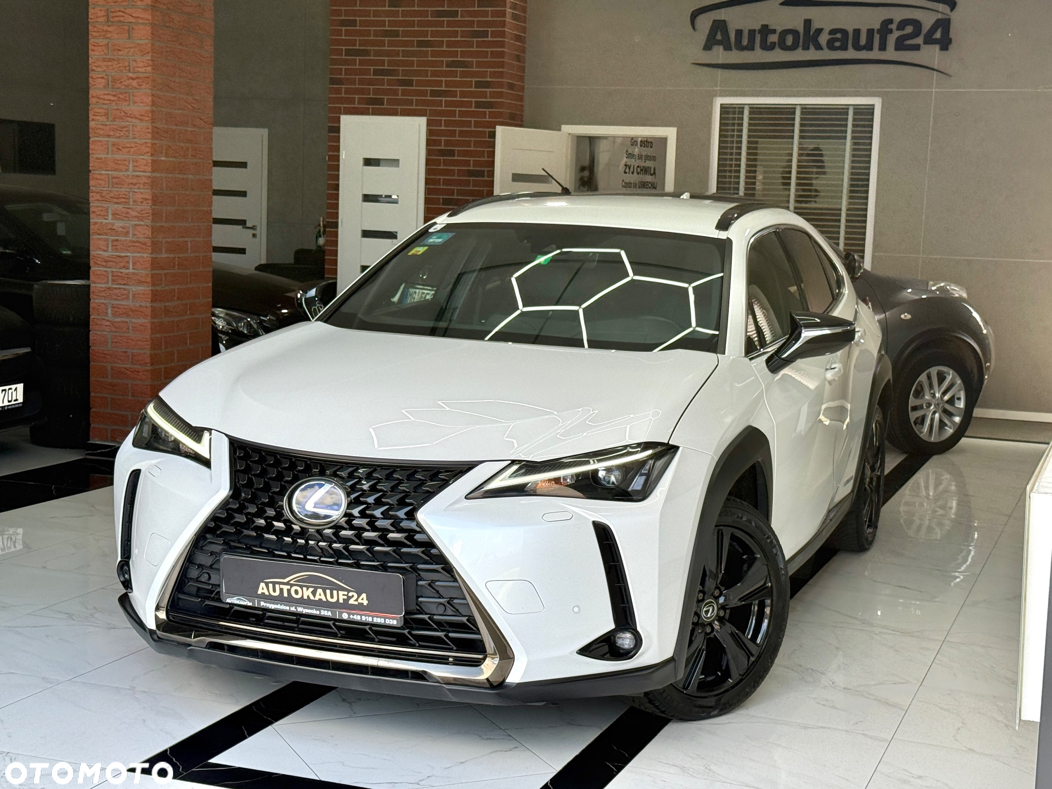 Lexus UX 250h - 5