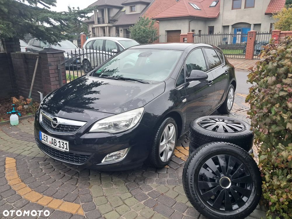 Opel Astra 1.4 Turbo Design Edition - 1