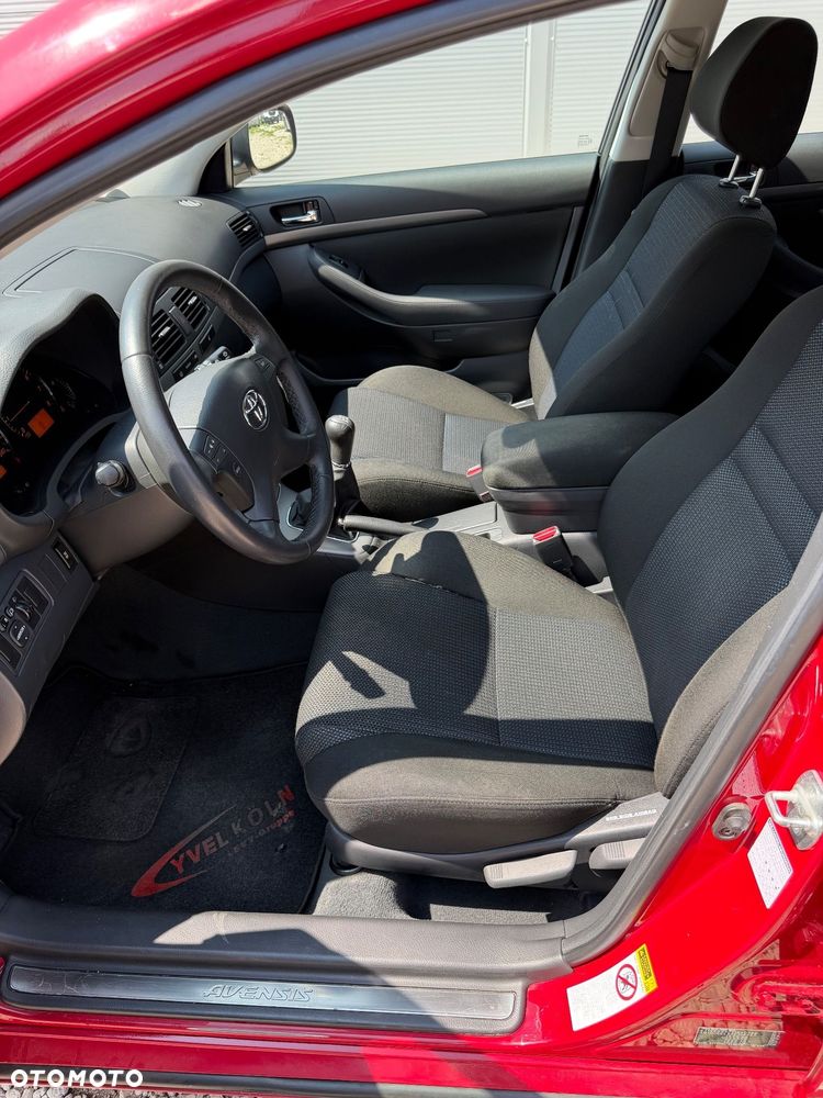 Toyota Avensis 2.0 VVT-i Sol - 11