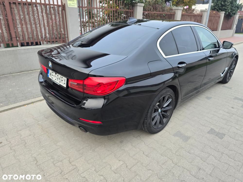 BMW Seria 5 520d Sport Line - 4