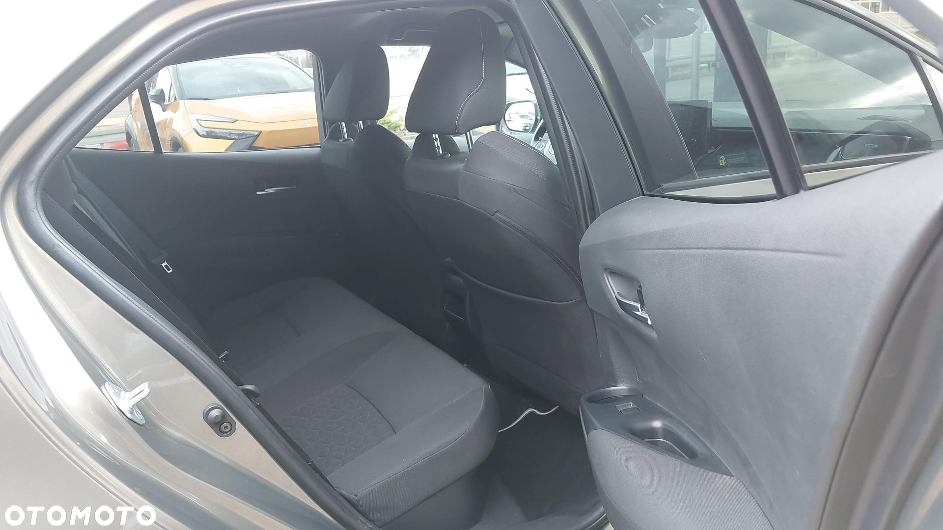 Toyota Corolla 2.0 Hybrid Comfort - 16