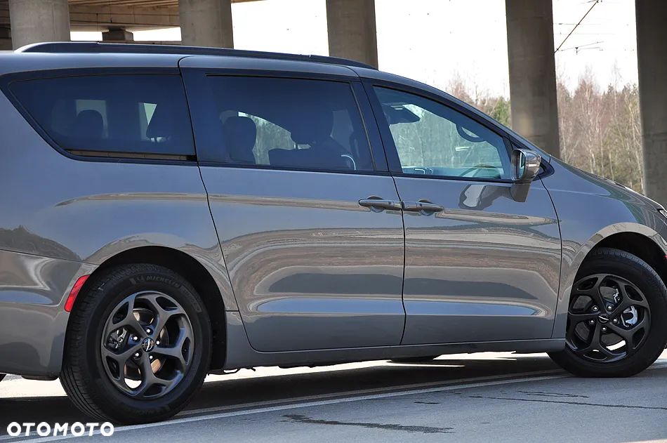 Chrysler Pacifica - 18