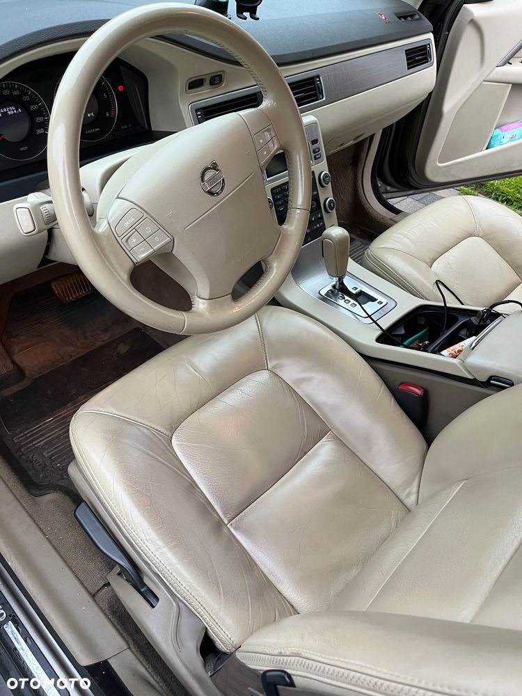 Volvo XC 70 D5 AWD Momentum - 9