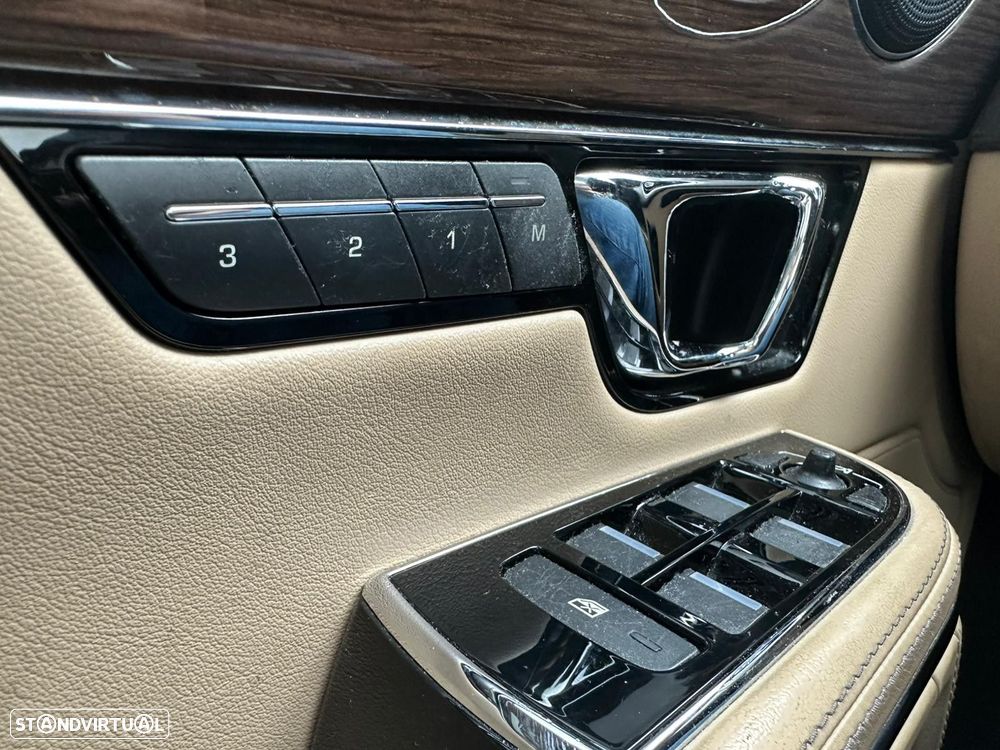 Jaguar XJ 3.0 D V6 Premium Luxury - 35