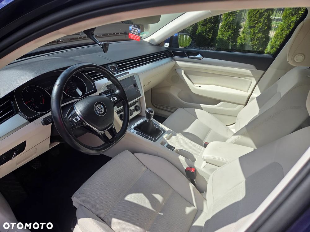 Volkswagen Passat 2.0 TDI BMT Comfortline - 11