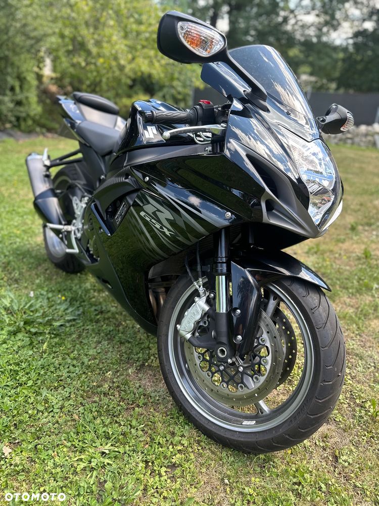 Suzuki GSR - 19