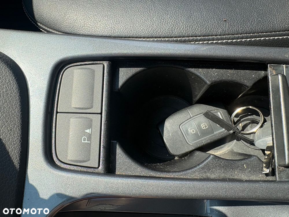 Ford Kuga 2.0 TDCi 2x4 Titanium - 22