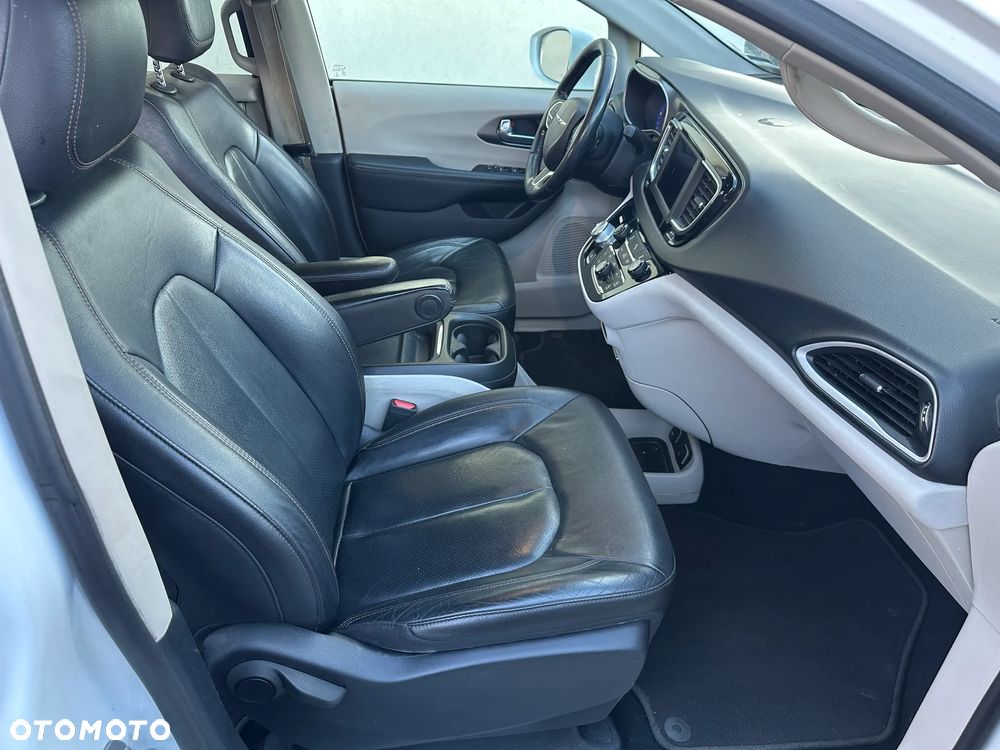 Chrysler Pacifica - 23