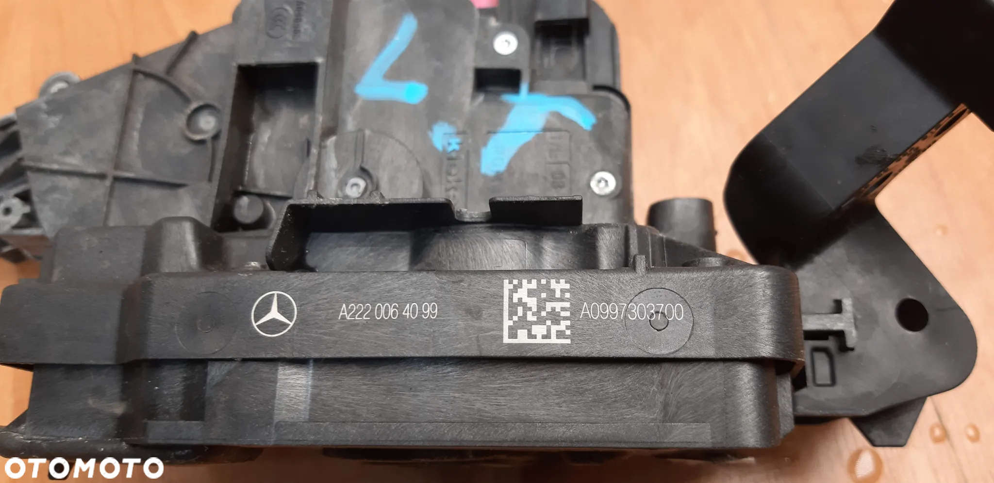 Zamek drzwi lewy tył A2220064099 Mercedes W213 Kombi 2017r. 2.0d - 4