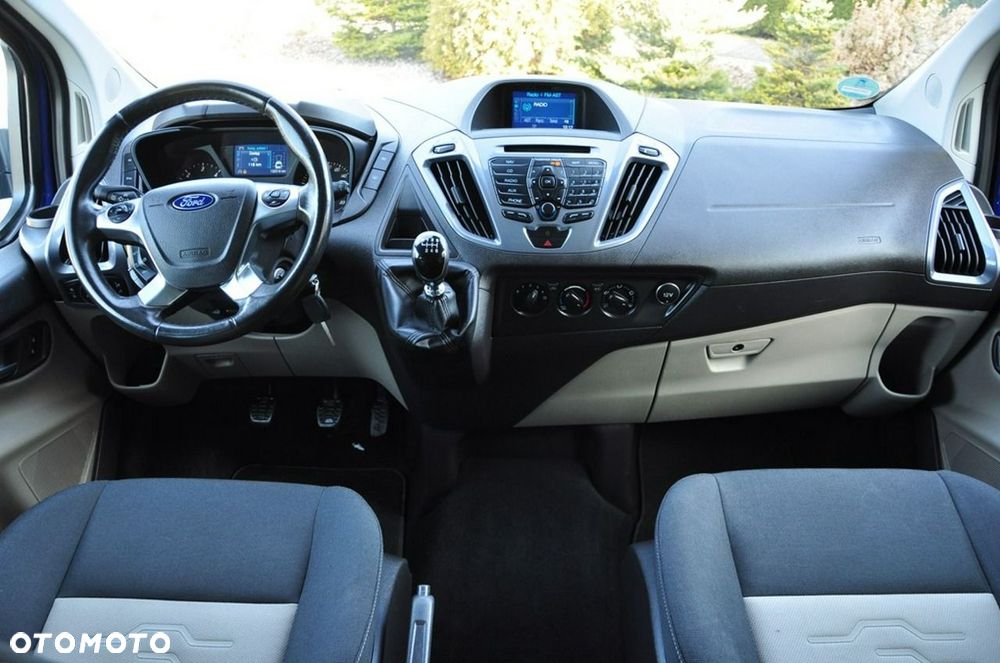 Ford Tourneo Custom - 33