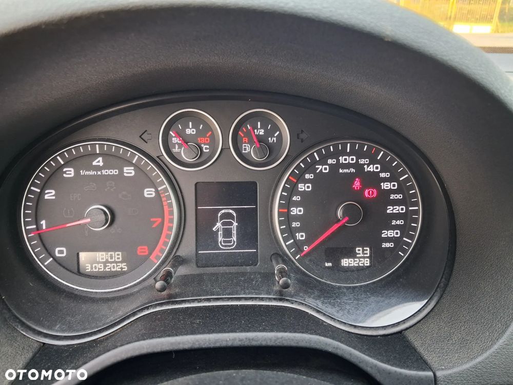 Audi A3 3-drzwiowe 1.6 Ambition - 10