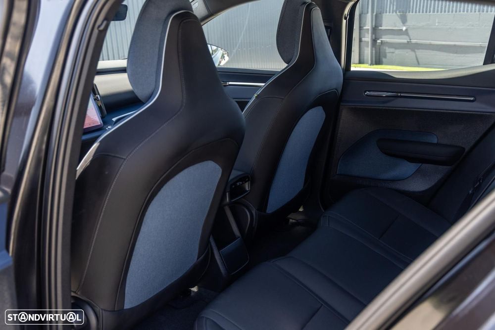 Volvo EX30 69 kWh Single Motor Extended Range Black Edition - 39