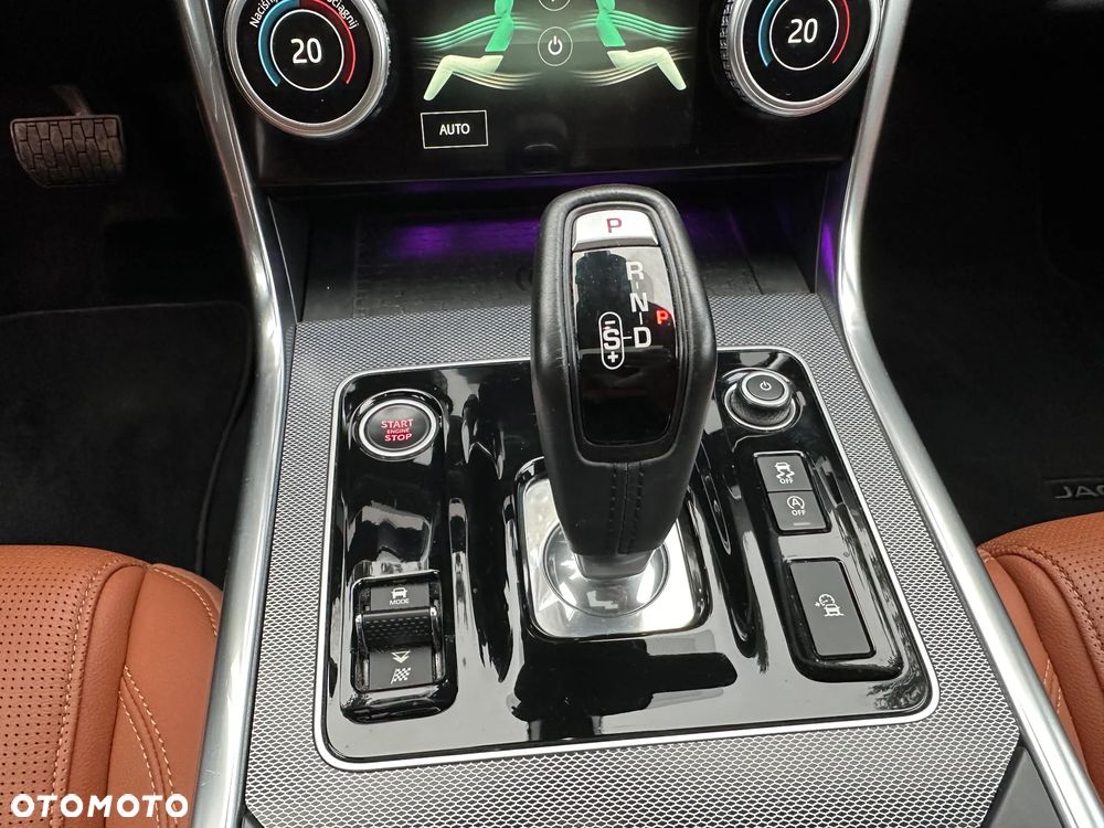 Jaguar XE 2.0 P250 R-Dynamic Black - 21