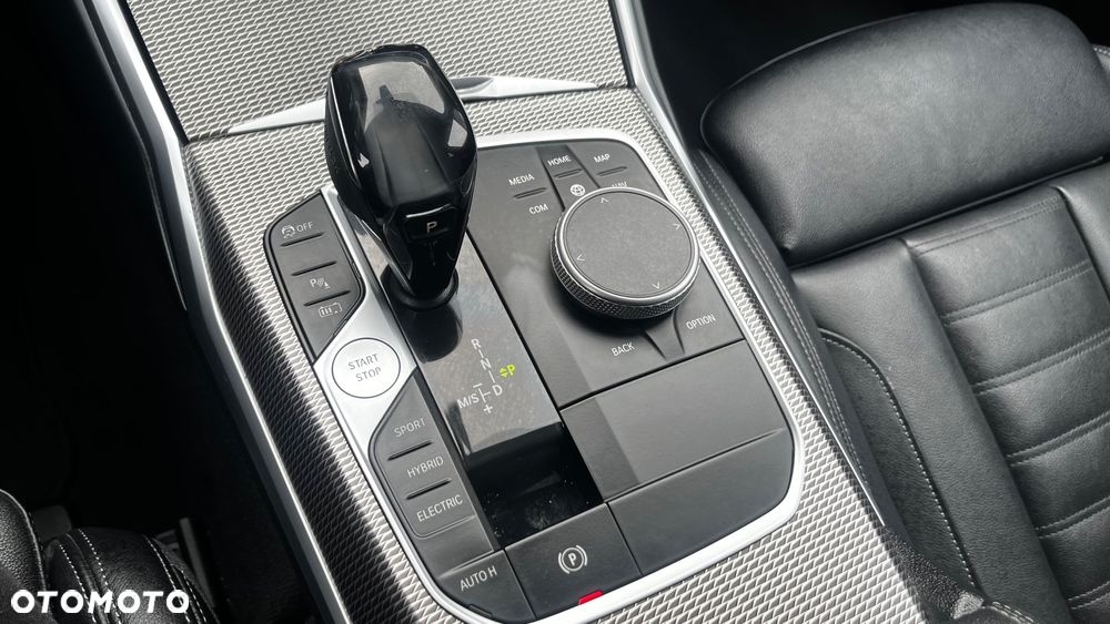 BMW Seria 3 330e PHEV sport - 24