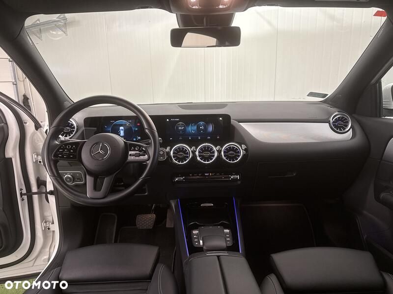Mercedes-Benz GLA 200 - 21