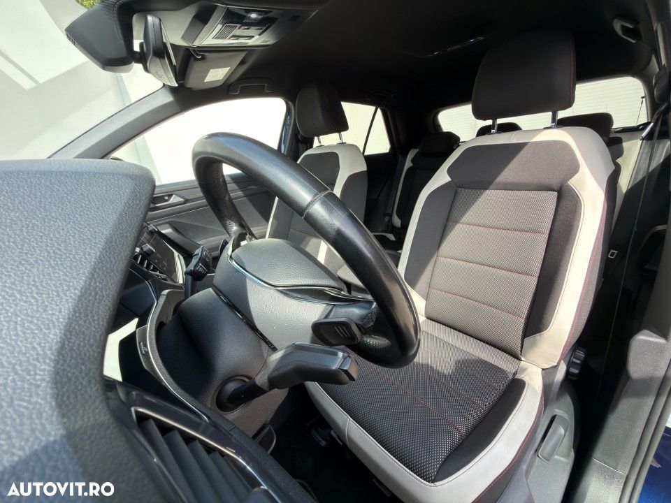 Volkswagen T-Roc - 12