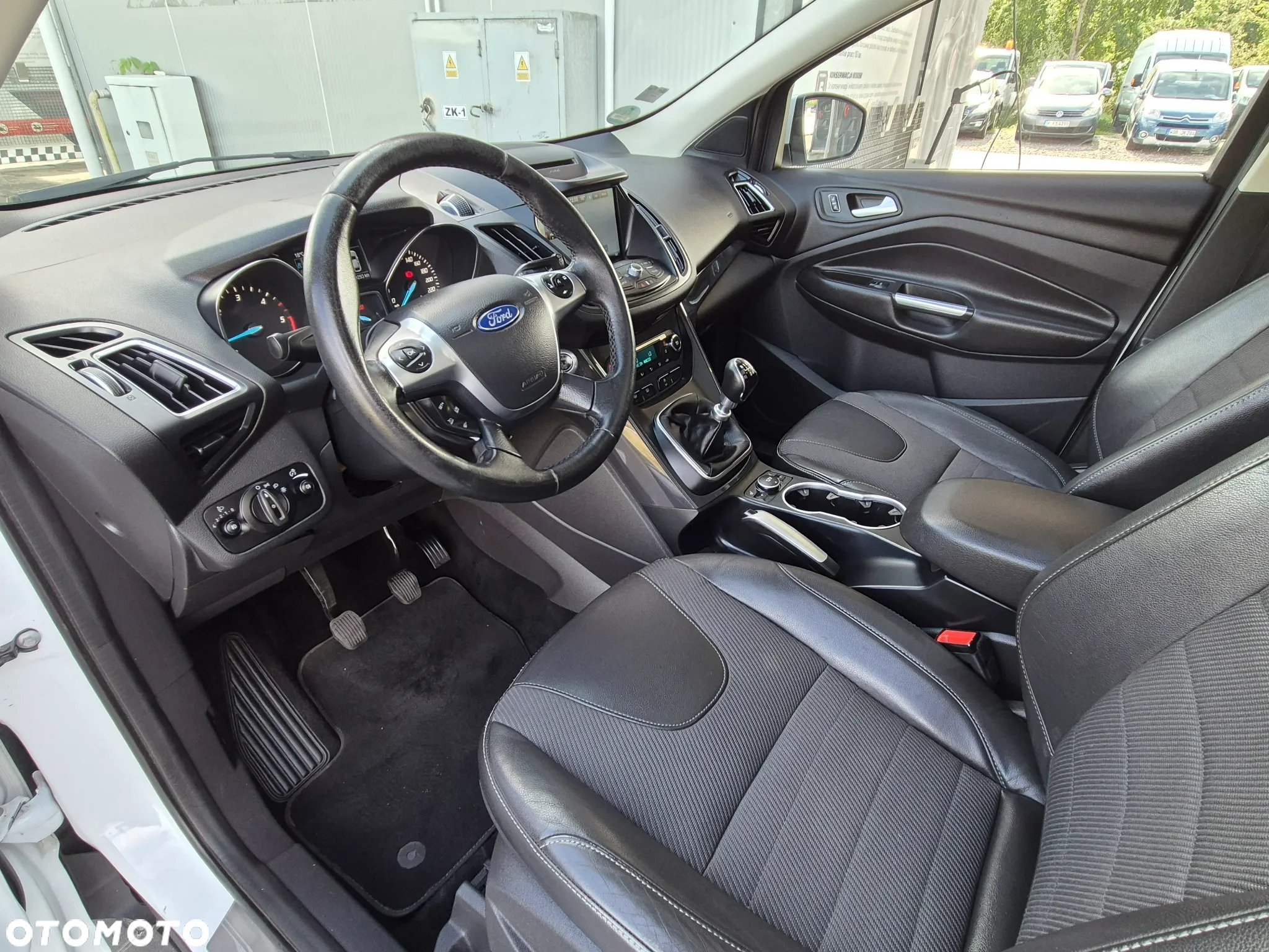 Ford Kuga 2.0 TDCi 2x4 Titanium - 25