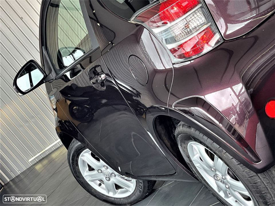 Toyota iQ - 14
