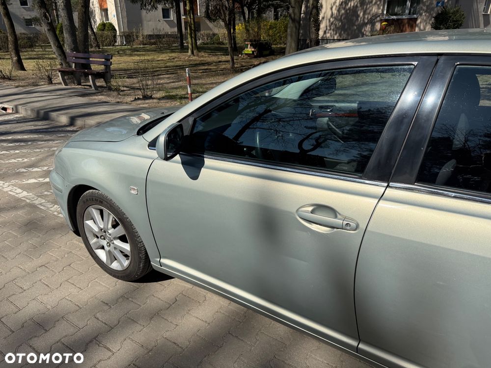 Toyota Avensis 1.8 VVT-i Sol - 15