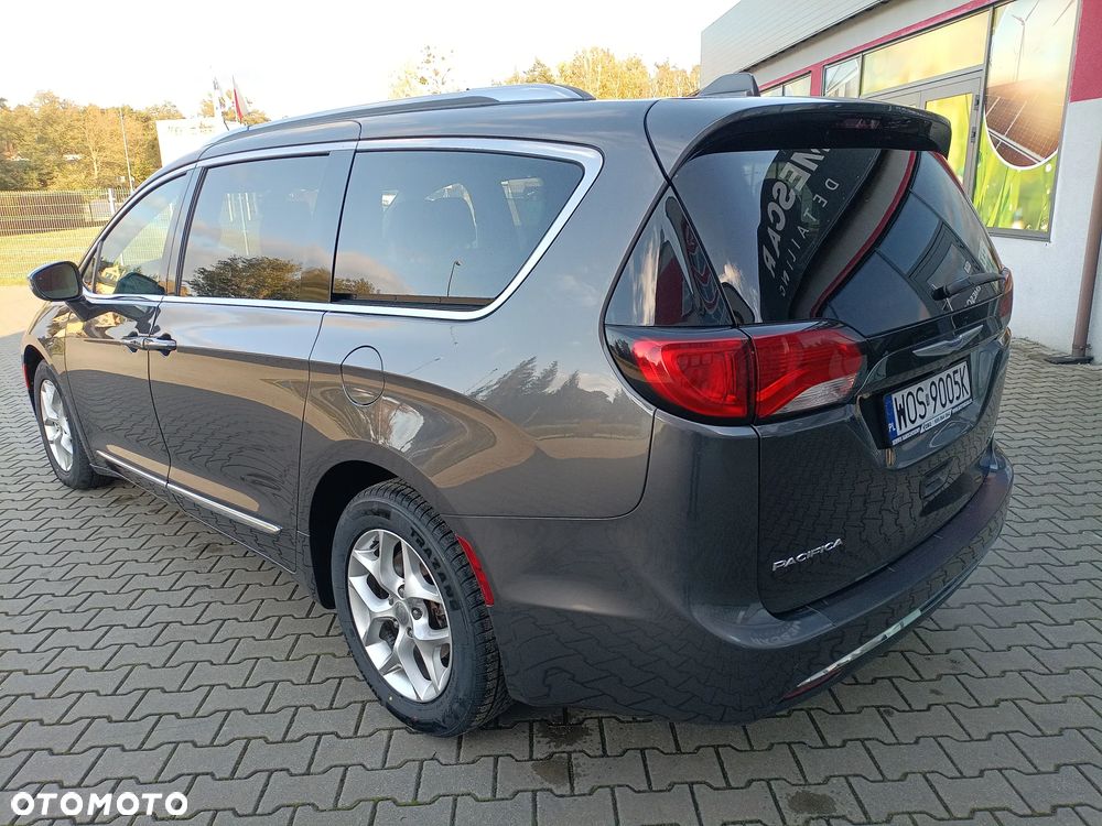 Chrysler Pacifica - 5