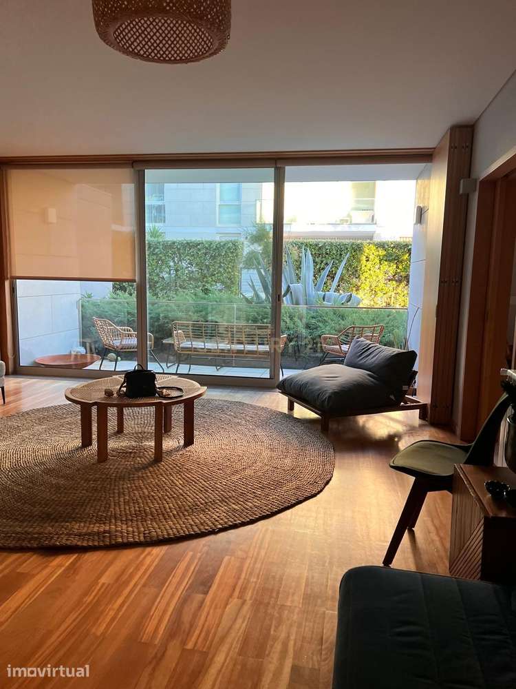 Deslumbrante Apartamento T1 Primeira Linha de Mar, Piscina e Garagem | - Grande imagem: 3/37