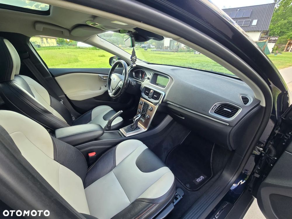 Volvo V40 D4 Geartronic Summum - 24
