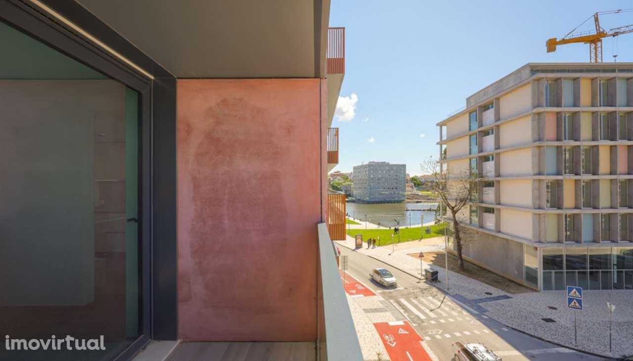 Apartamento T3 com varandas no Cais da Fonte Nova em Aveiro - Grande imagem: 2/25