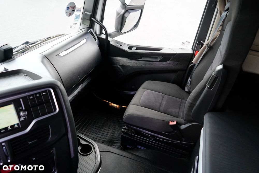 Iveco / S-WAY / 420 / E 6 / KONTENER + WINDA / 20 PALET / RETARDER / OŚ SKRĘTNA / ROLETA - 22