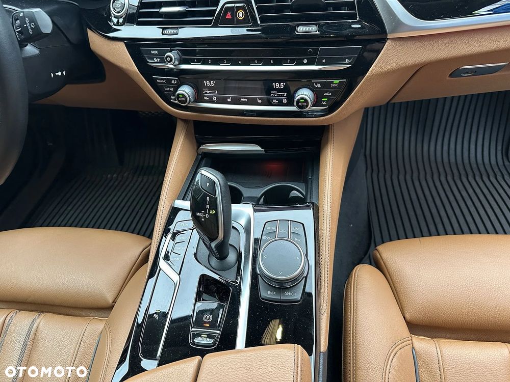 BMW Seria 5 540d xDrive Luxury Line - 29