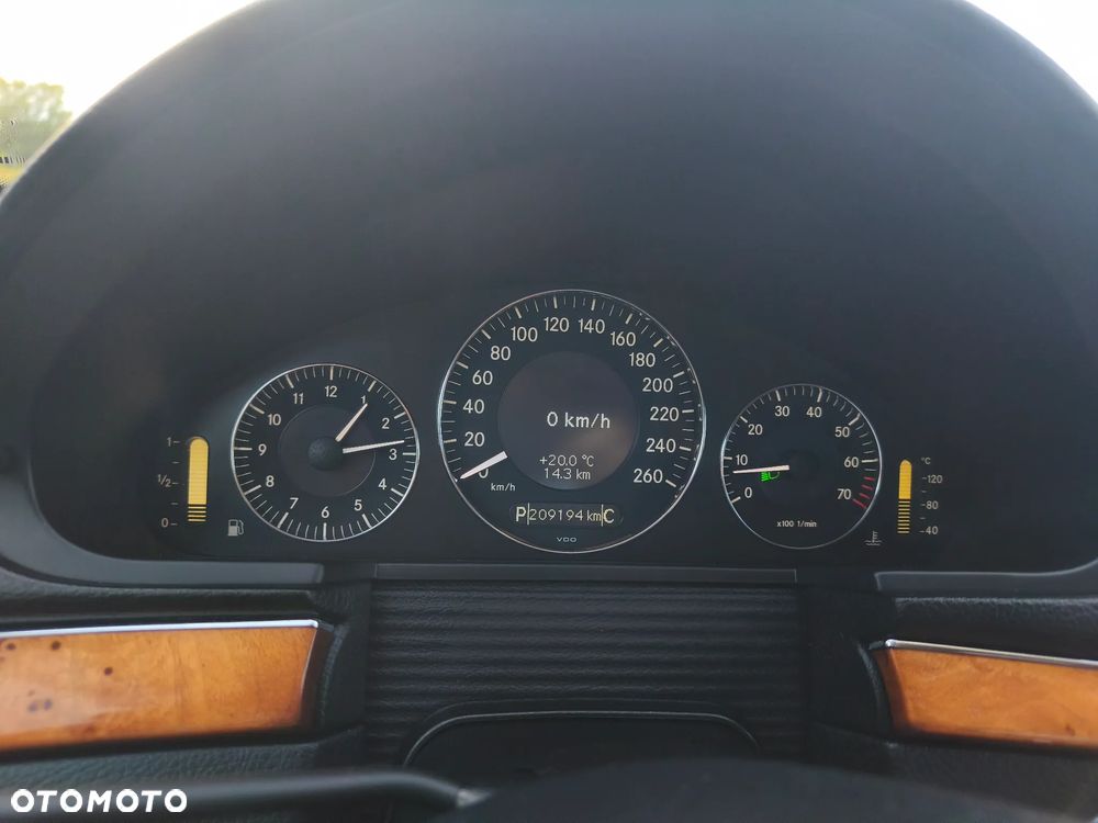Mercedes-Benz Klasa E 230 7G-TRONIC Elegance - 34