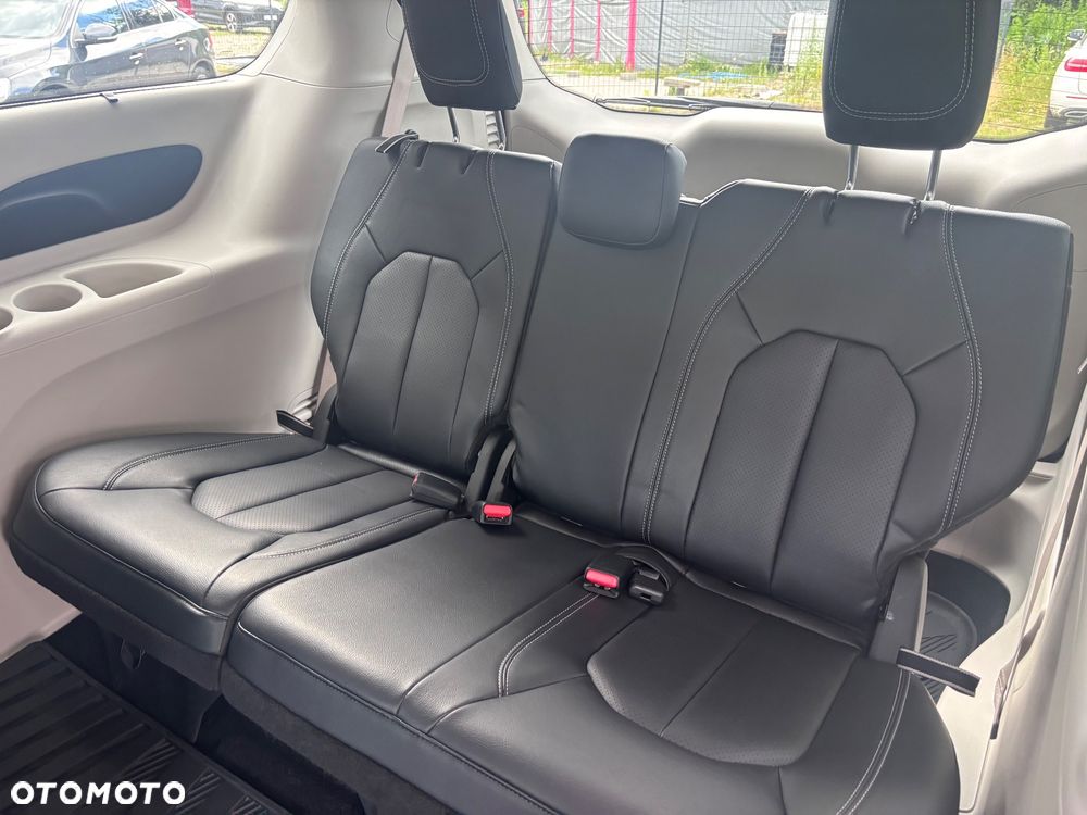 Chrysler Pacifica - 18